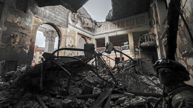 Nel bombardamento del teatro di Mariupol almeno 600 morti